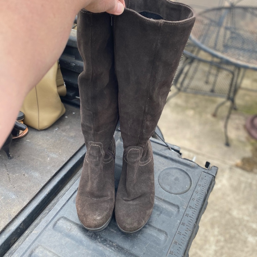 La CANADIENNE Brown Heeled Boots Classic Suede